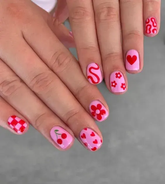 diseño de uñas rosas y rojas