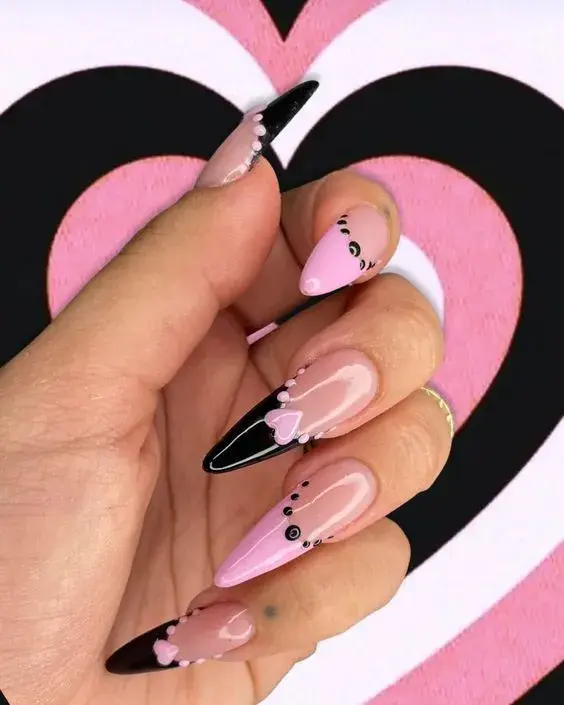 diseño de uñas rosas y negras