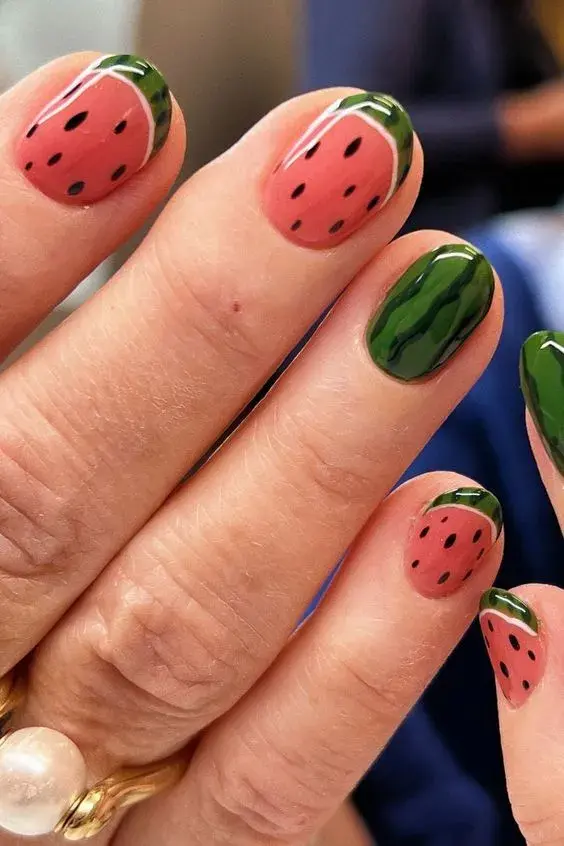 uñas con diseño de sandía