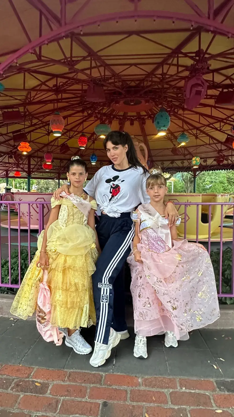 Wanda Nara de vacaciones en Disney junto a sus hijas.