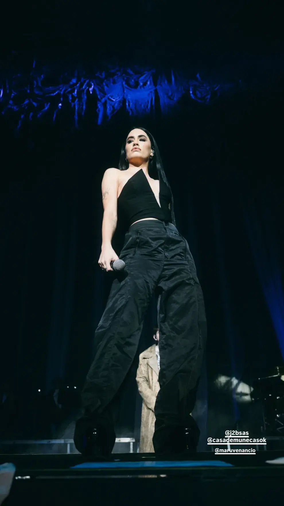 El look de Lali Espósito para su show con Dillom en el Movistar Arena.