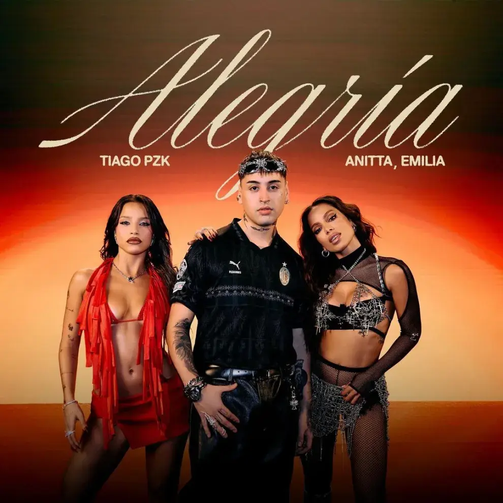 Tiago PZK estenó una nueva canción junto a Emilia Mernes y la cantante brasileña, Anitta. 