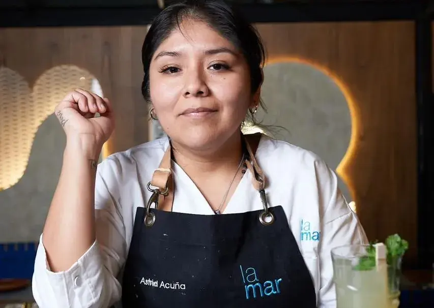  Astrid Acuña, llegó a la Argentina desde Perú a los 18, desplegó sus alas en varias cocinas famosas como Astrid y Gastón y Osaka.