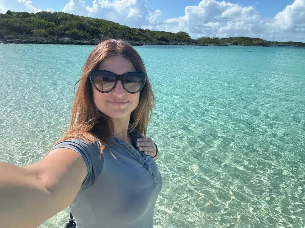 Florencia soñaba con horizontes lejanos desde su oficina en un ministerio bonaerense