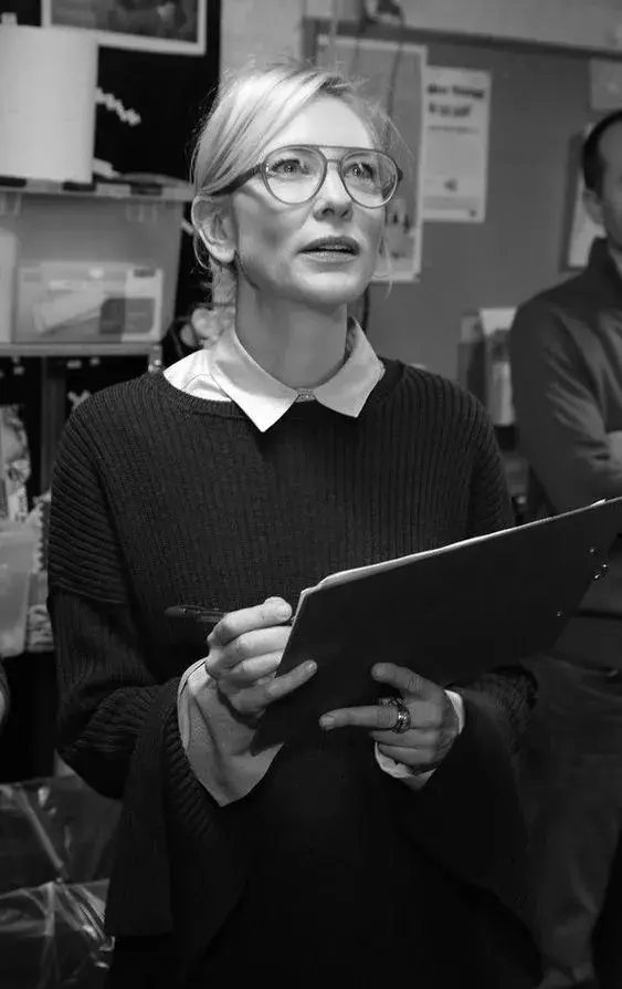 Una foto en blanco y negro de la actriz Cate Blanchett.