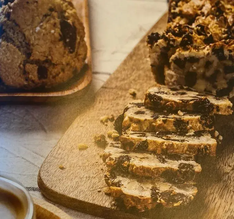 Foto de budín en el libro de Juliana Awada.