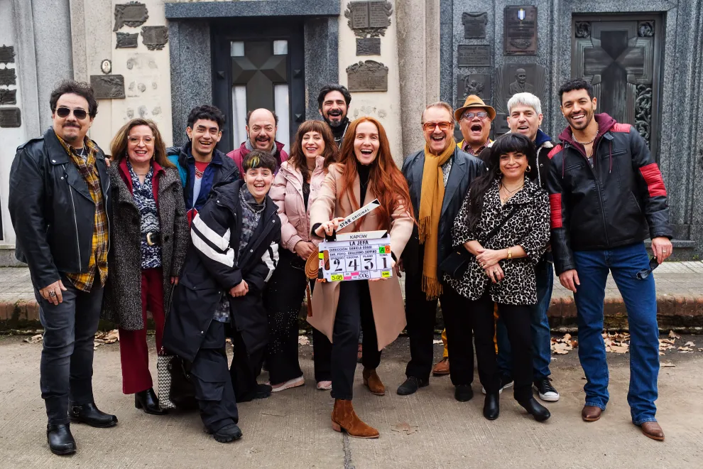 Foto del elenco de La jefa... aunque no quiera.