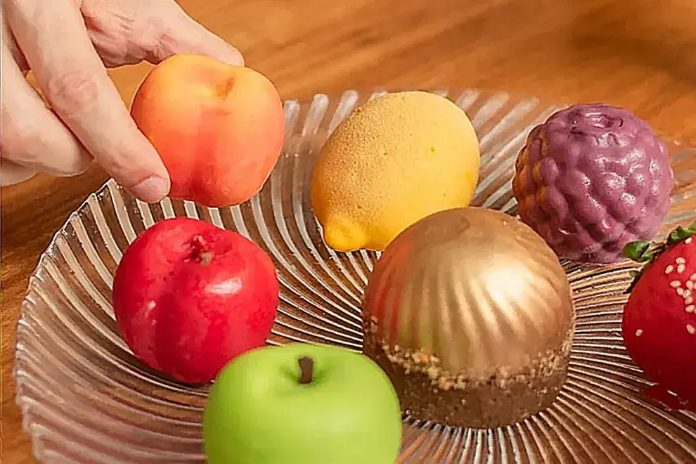 Frutas virales que son postre: quién hace en Argentina las delicias del pastelero francés Cédric Grolet