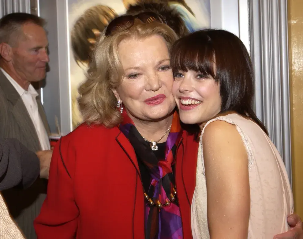 Gena Rowlands y Rachel McAdams durante el estreno de "The Notebook" en New Line Cinema Los Ángeles, en el Mann Village Theatre de Westwood, California, Estados Unidos. 