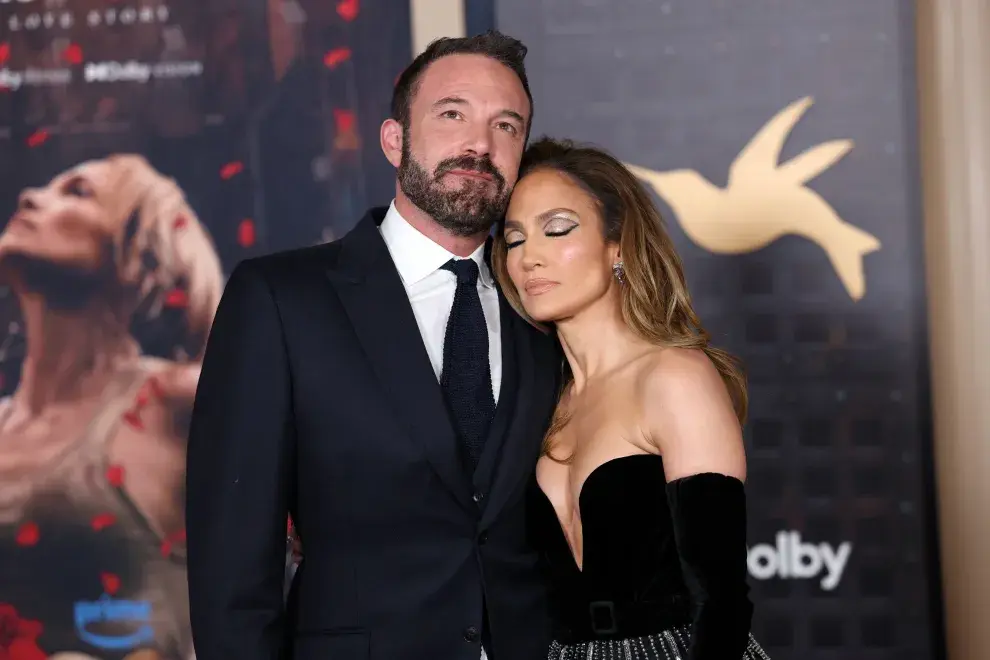 Ben Affleck y Jennifer Lopez en la premiere de "This Is Me...Now: A Love Story".