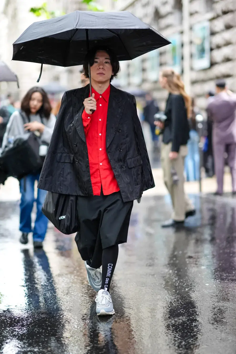 Look canchero para caminar bajo la lluvia