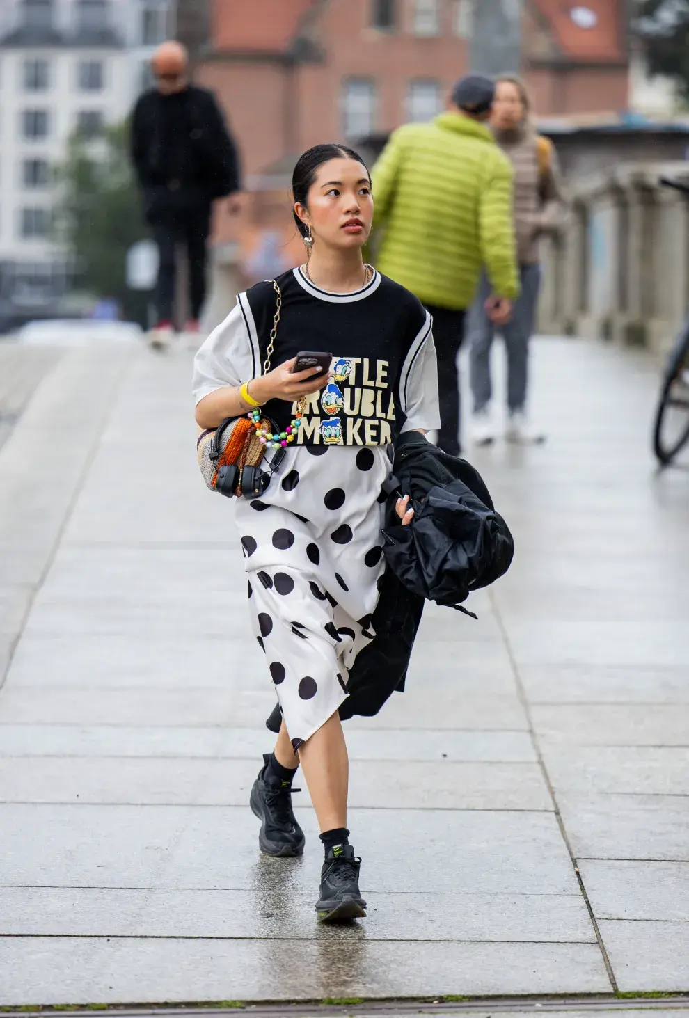 Mujer por las calles de Nueva York.