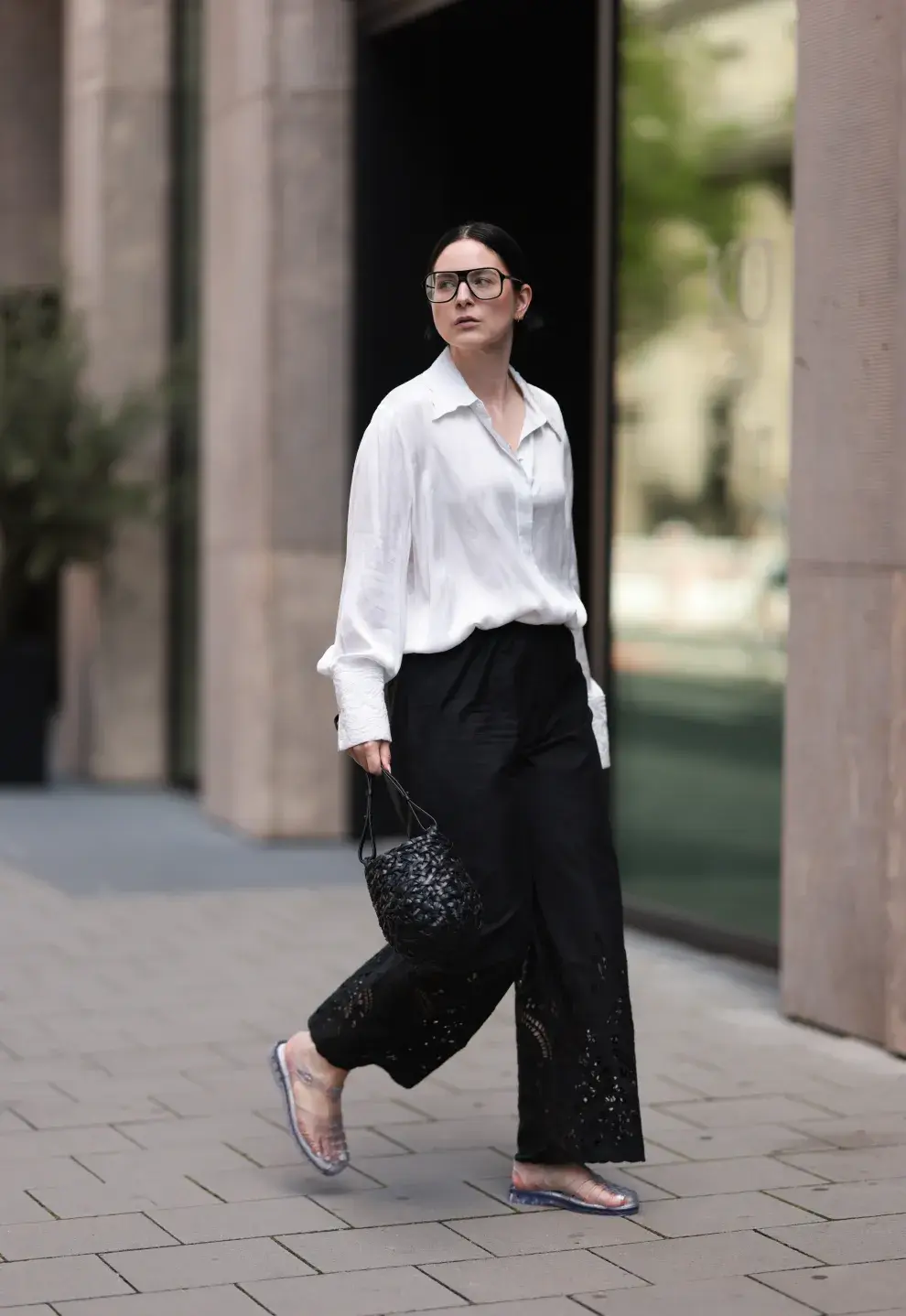 Mujer por las calles de Nueva York.