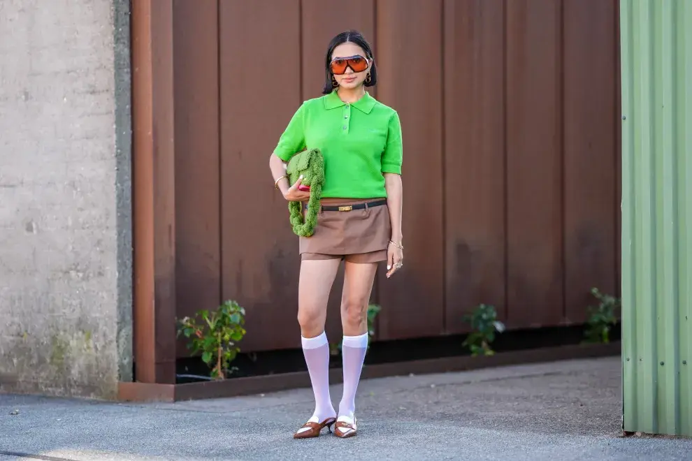 Mujer invitada a un desfile de la semana de moda en Copenhagen.