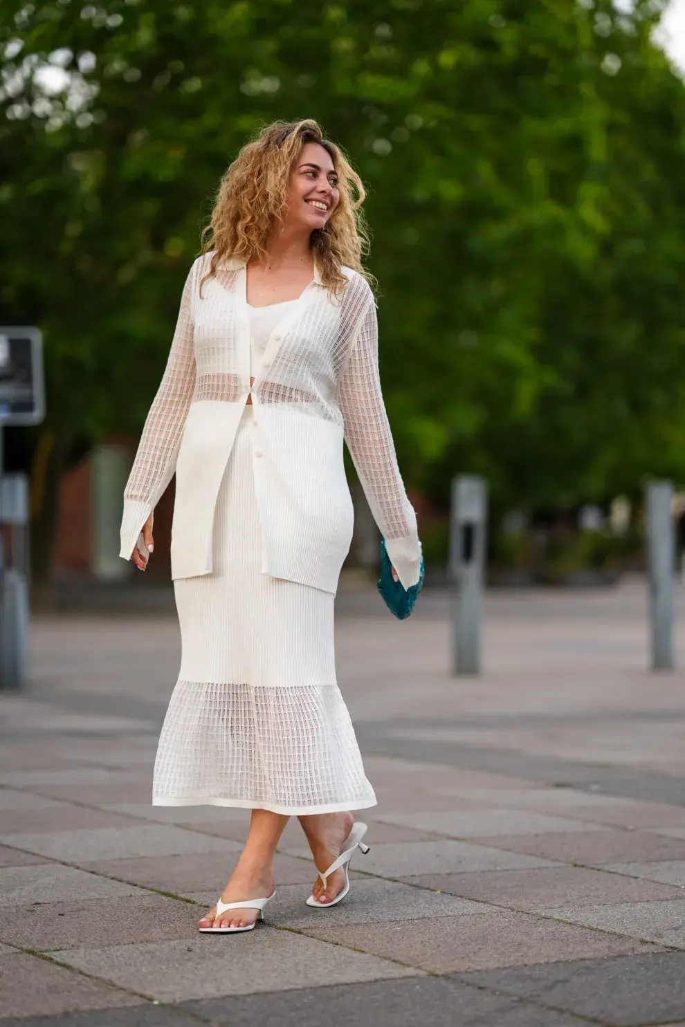 Mujer invitada a un desfile de la semana de moda en Copenhagen.