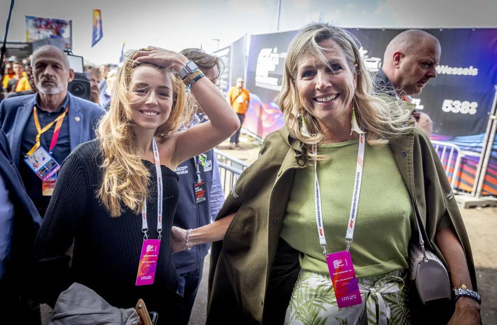 La princesa Alexia y su madre, la reina Máxima Zorreguieta, en el Grand Prix de Países Bajos.