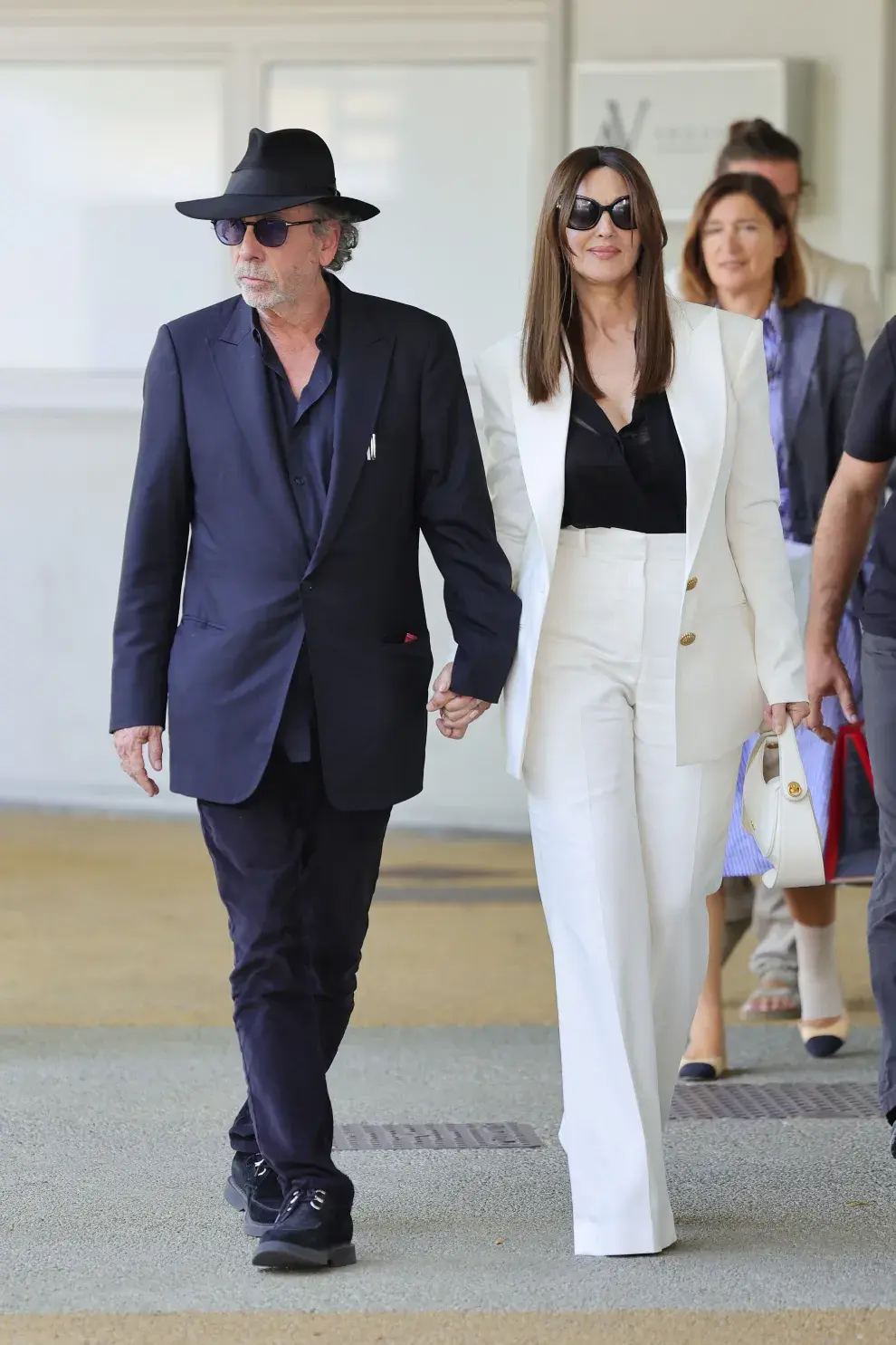 Tim Burton y Monica Bellucci llegando a Venecia.