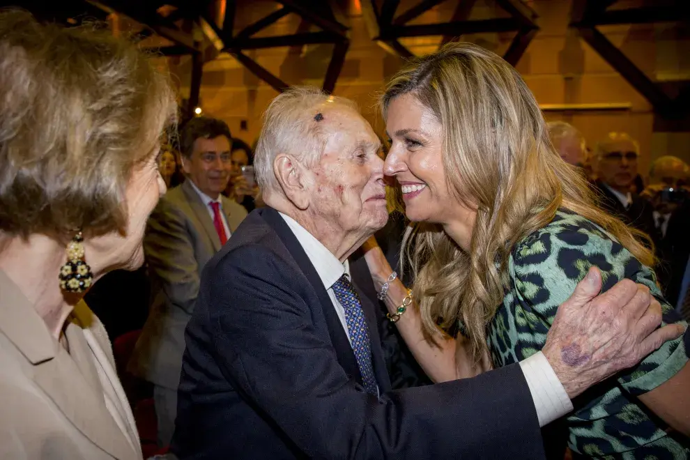 La reina Máxima saluda a sus padres Jorge y María Zorreguieta, el 11 de octubre de 2016 en Buenos Aires.