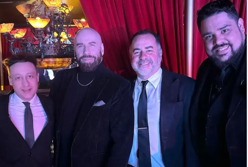 John Travolta visitó la Señor Tango, la mítica tanguería del barrio porteño de Barracas.