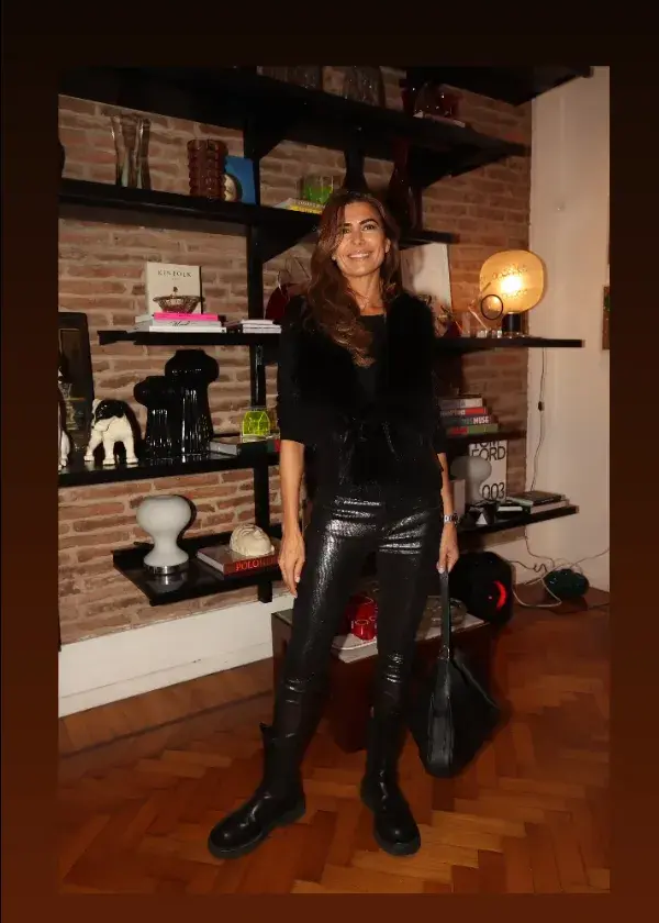 Juliana Awada de pie en evento de Tuket Vintage.