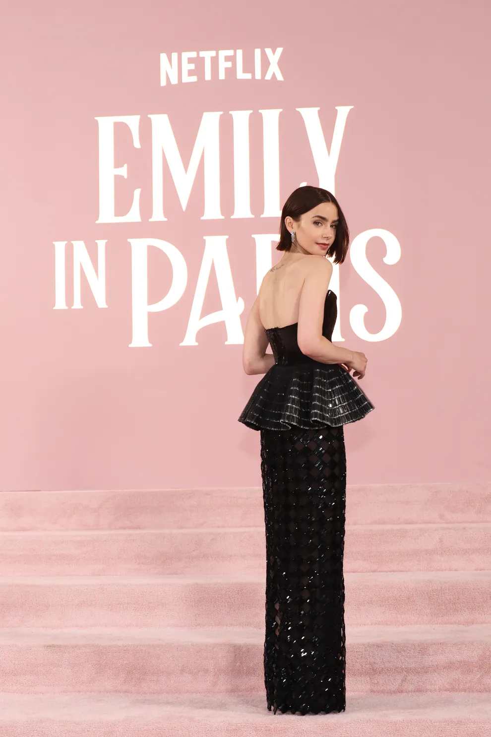 Foto de Lily Collins en la premiere de la cuarta temporada de Emily in Paris en Los Ángeles. 