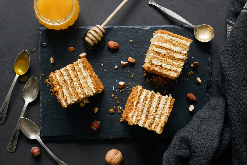 Medovik: el pastel tradicional de miel originario de Rusia.