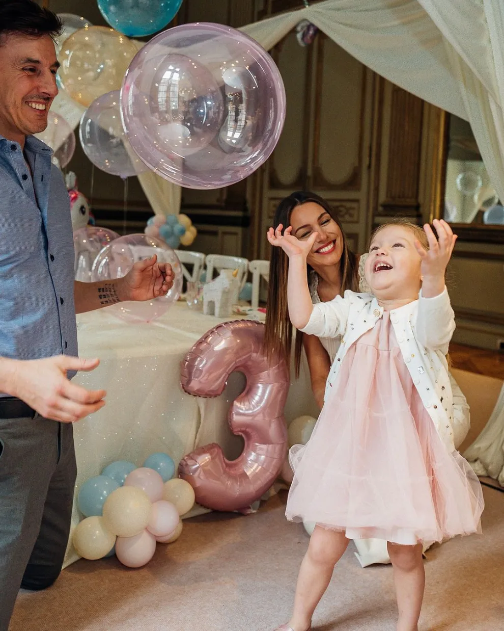 Pampita celebrando el cumpleaños de su hija Ana.