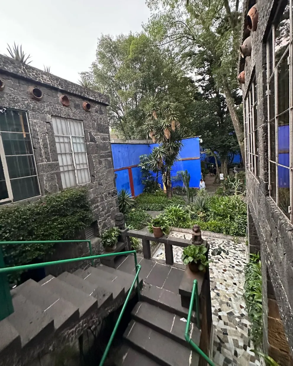 Las imágenes de Pampita visitando la Casa Azul de Frida Kahlo en México.