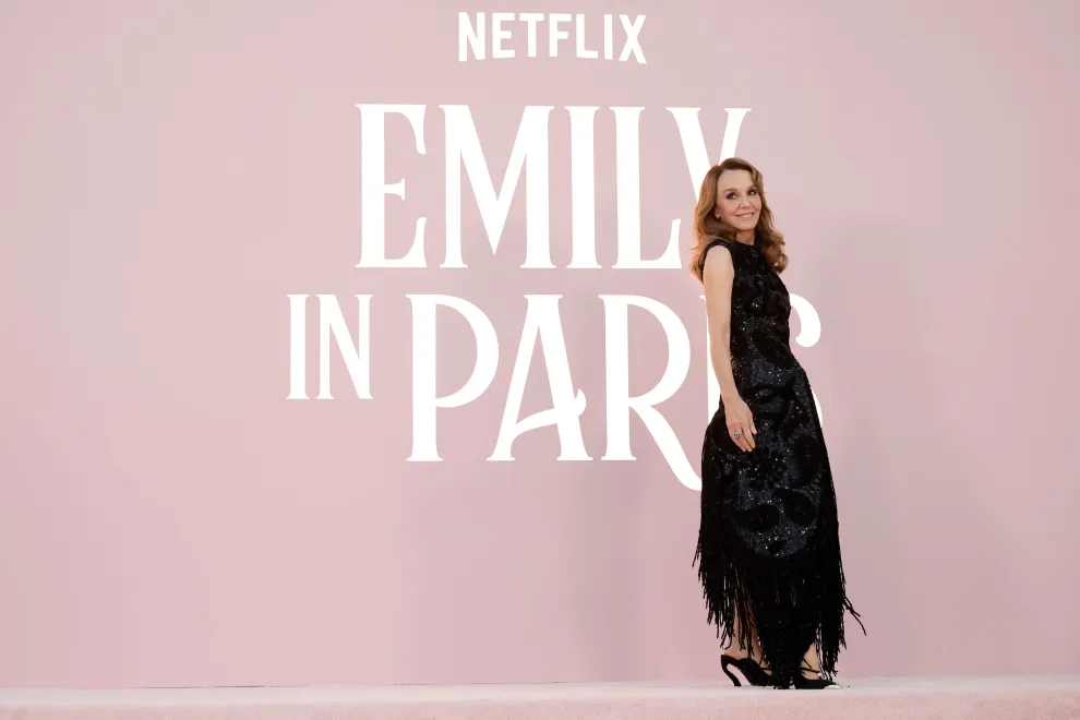 Imagen de Philippine Leroy-Beaulieu en la premiere de Emily in Paris.