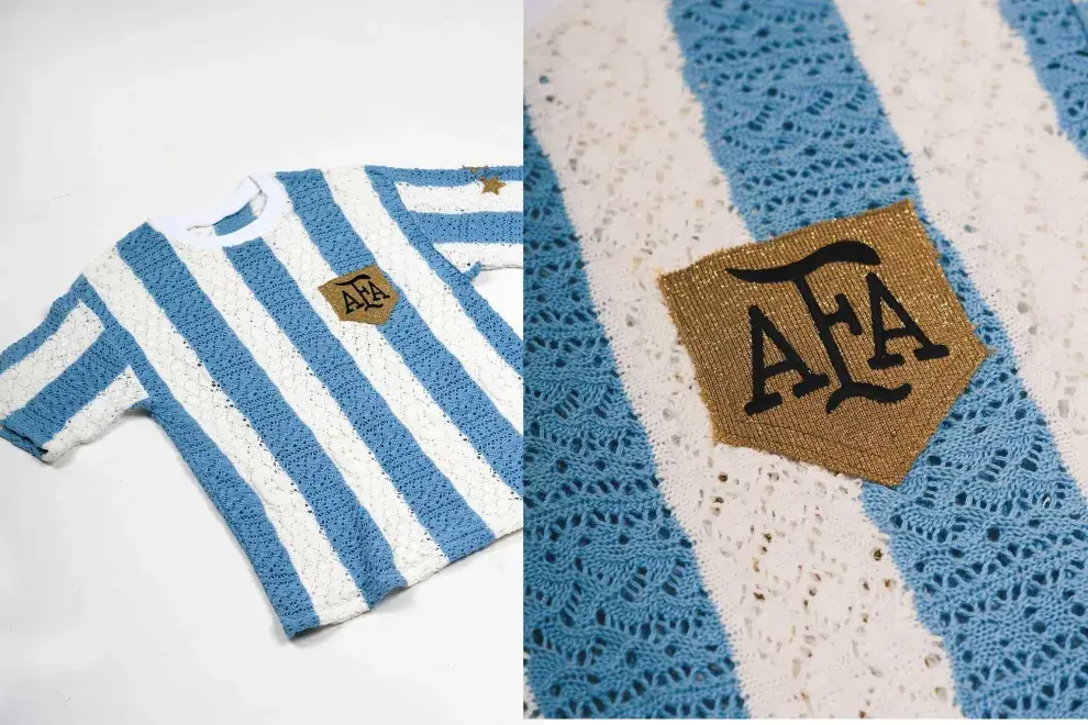 Se trata de la camisera de la Selección Argentina. El particular diseño se hizo viral en Italia y rápidamente inundó las redes con críticas y elogios. Todos los detalles a continuación.