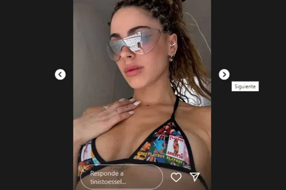 Hace un tiempo también pudimos ver a Tini Stoessel desde las costas del sur de Italia luciendo una bikini similar