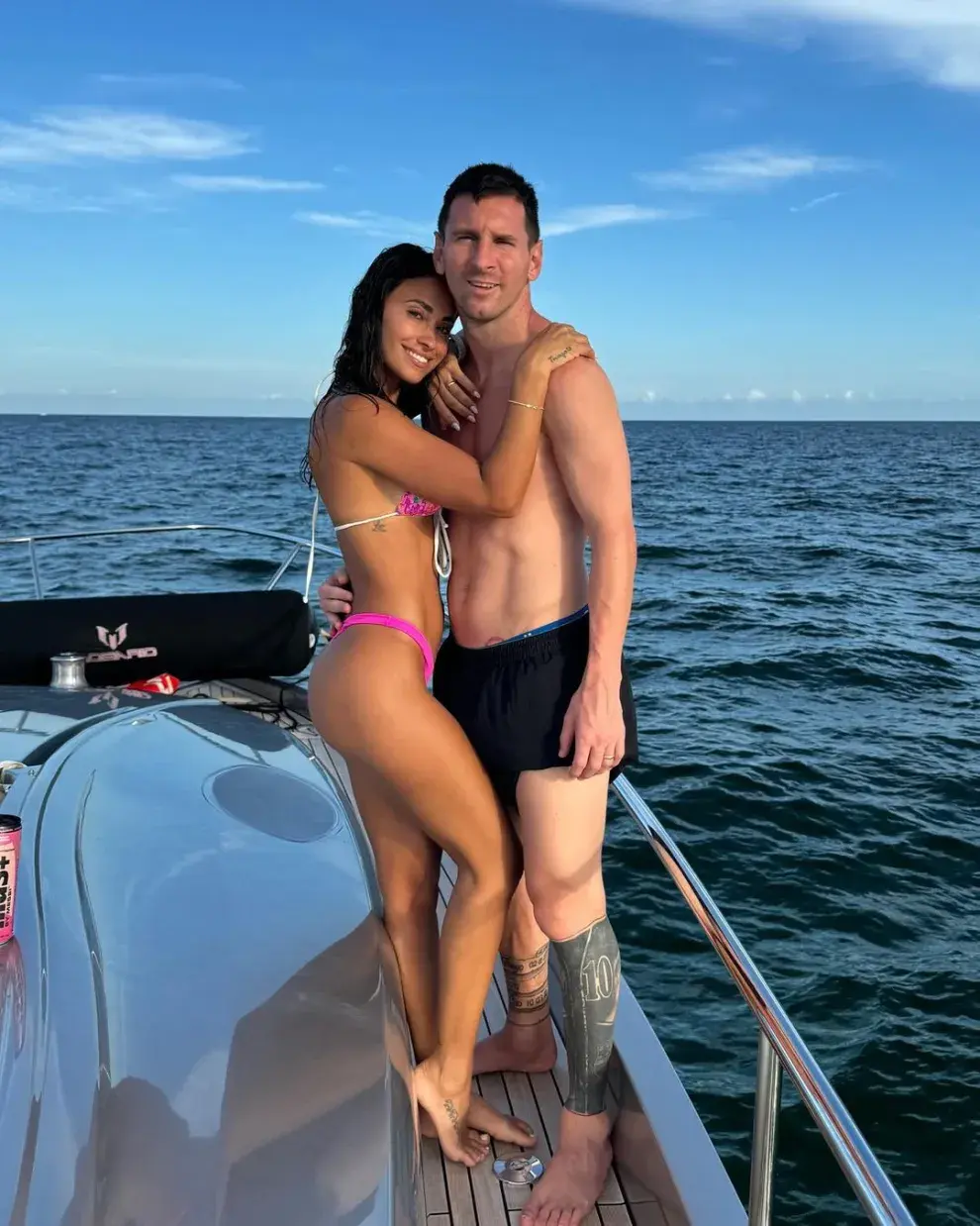 Las fotos íntimas del viaje en barco de Antonela Roccuzzo, Lionel Messi y sus hijos