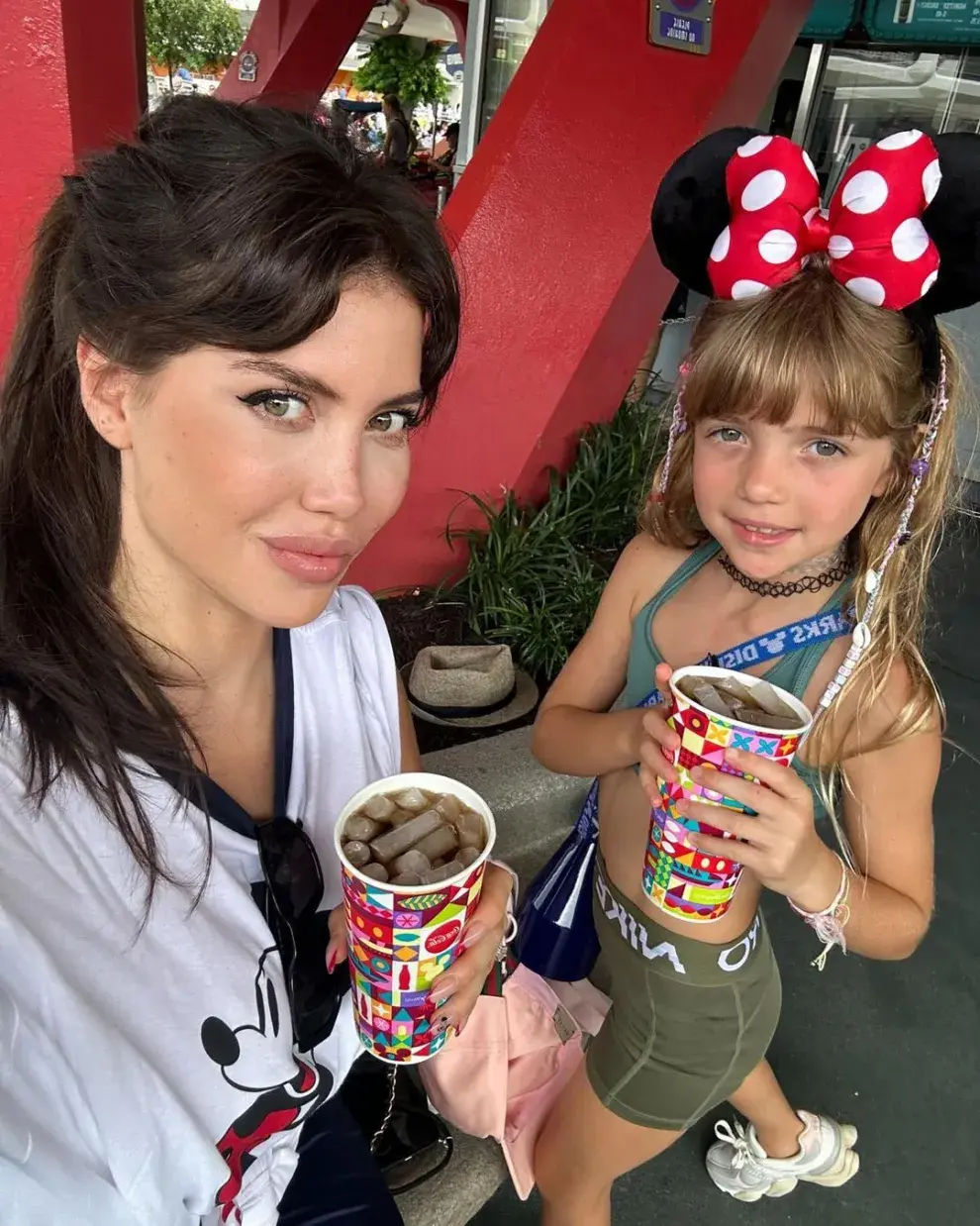 Wanda Nara de vacaciones en Disney junto a sus hijas.