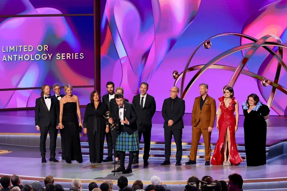 Foto del elenco de Bebé reno en los Premios Emmy 2024.