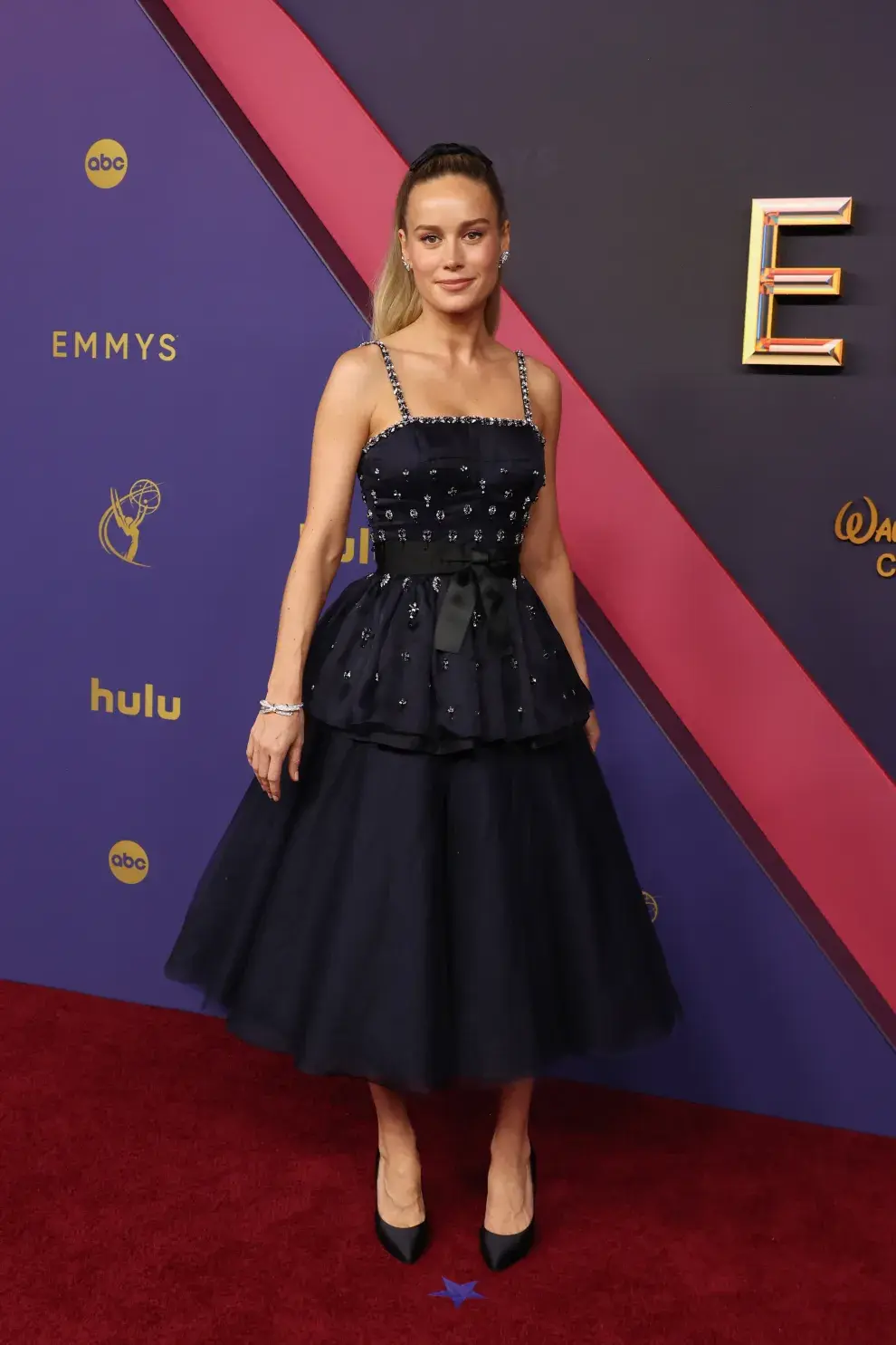 Brie Larson en la alfombra roja de los Premios Emmy 2024.