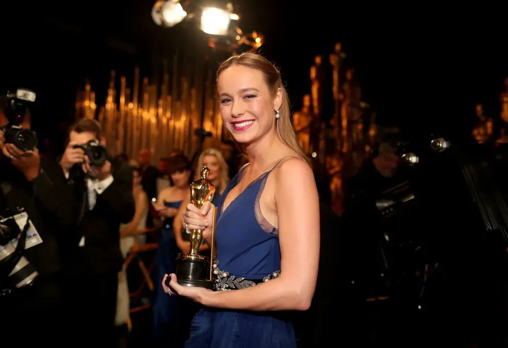 Brie Larson con su Oscar a Mejor actriz por La habitación (Room)