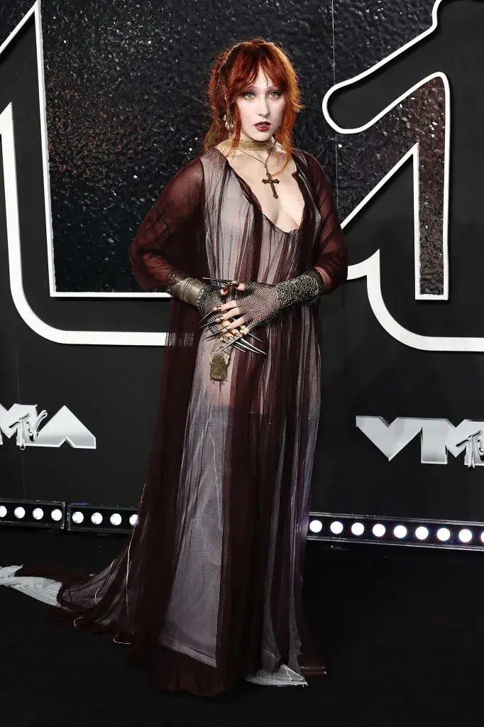 Chappell Roan en la alfombra roja de los MTV VMAs 2024.