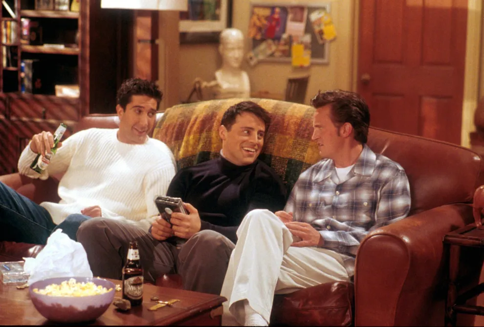 Foto de David Schwimmer, Matt LeBlanc y Matthew Perry en Friends.