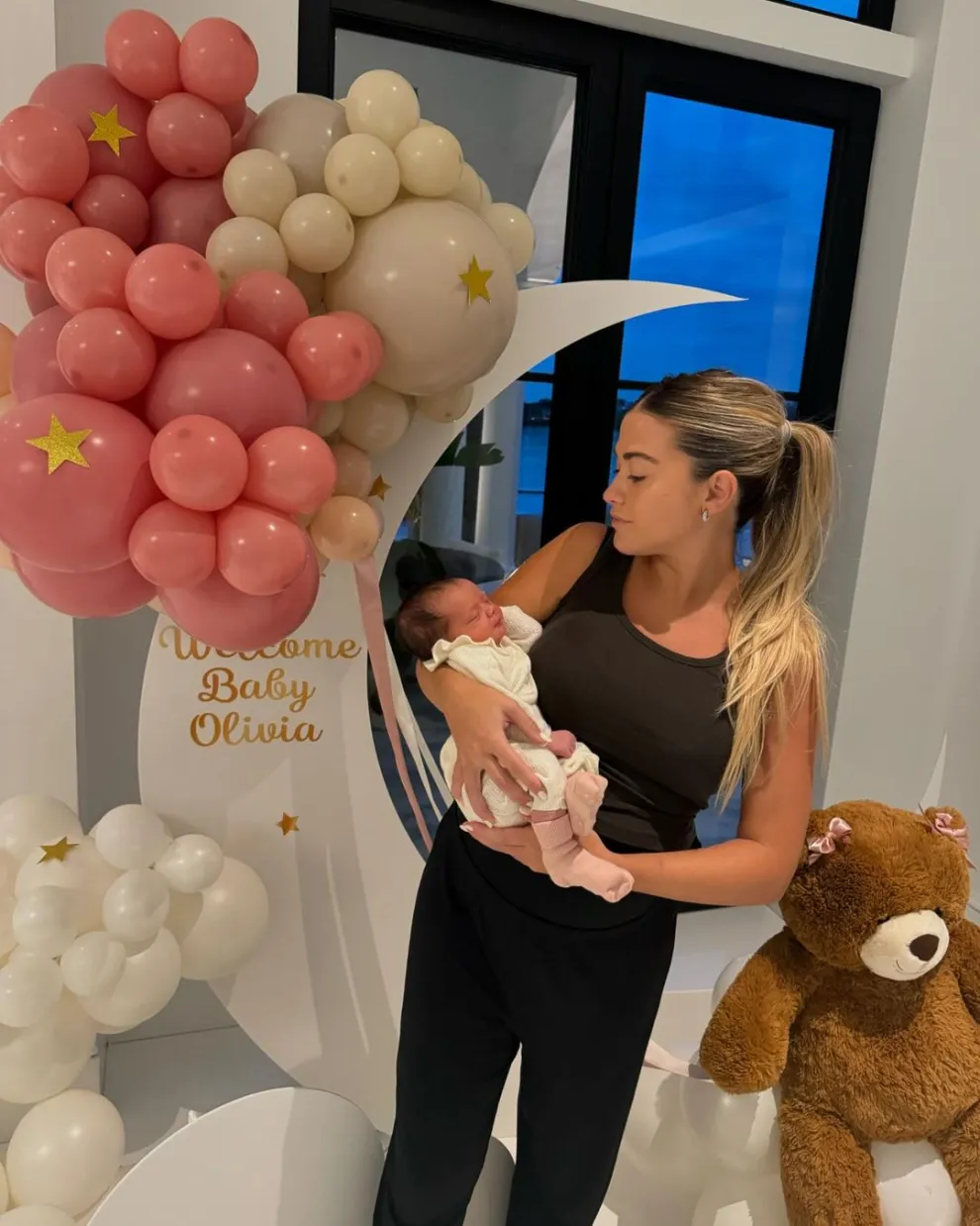 El album de fotos de Olivia, la hija de Kun Agüero y Sofía Calzetti.