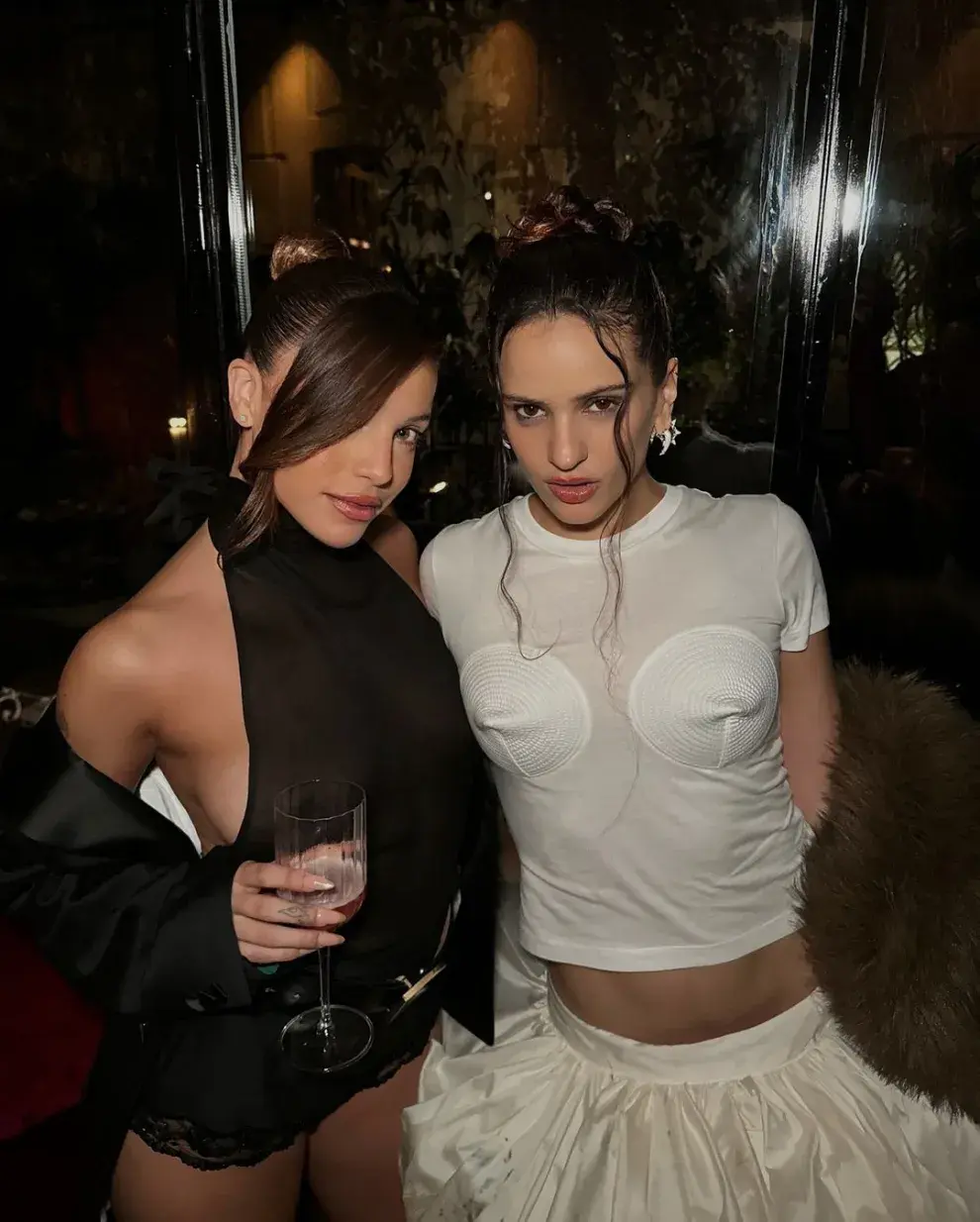 Emilia Mernes en el cumpleaños de Rosalía en París.