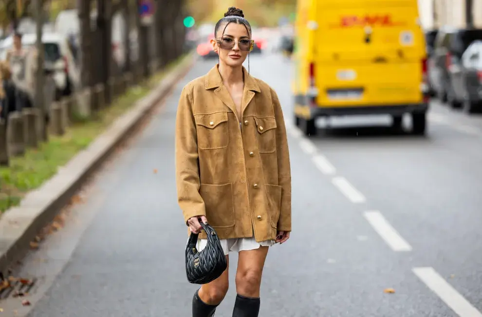 Mujer caminando por las calles de Nueva York. 