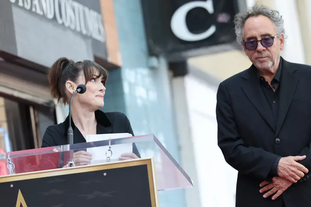 Winona Ryder y Tim Burton en el Paseo de la Fama de Hollywood, el 3 de septiembre de 2024.