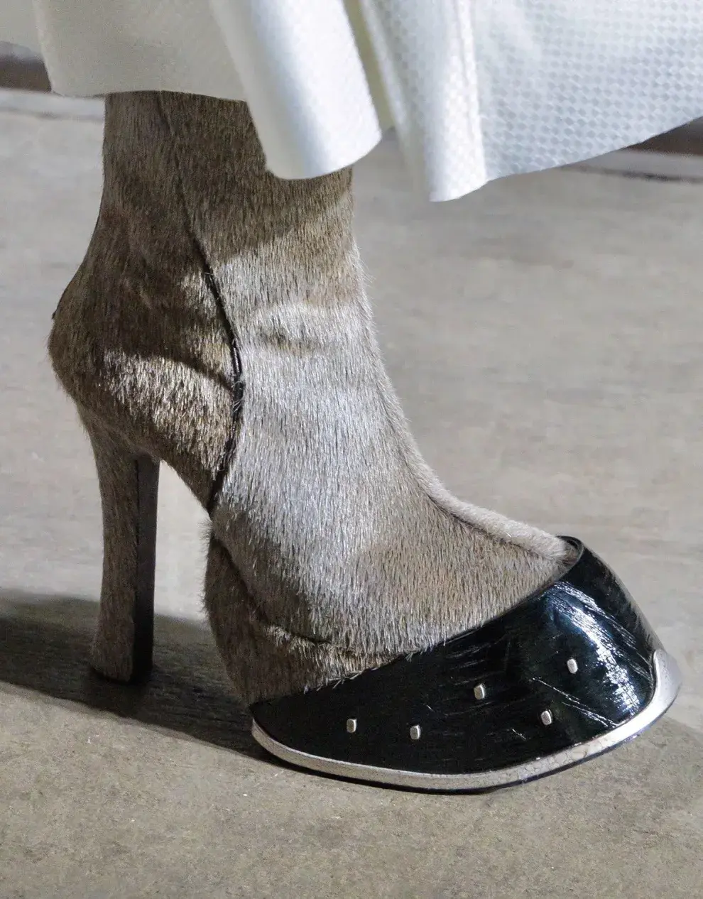 Horse hoof por Alexander McQueen 2024