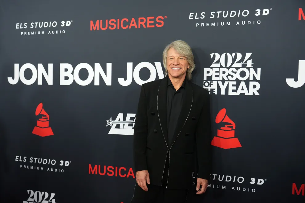 Jon Bon Jovi recibiendo su homenaje como "Persona del año 2024".