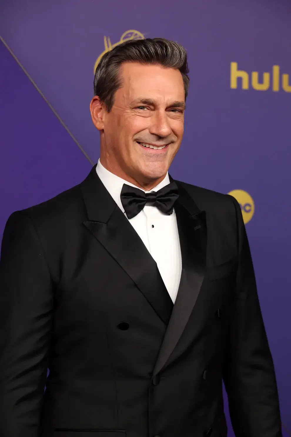 Jon Hamm en la alfombra roja de los Premios Emmy 2024.