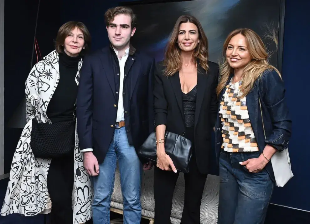 Foto de Juliana Awada en la galería de arte de Daniel Maman.
