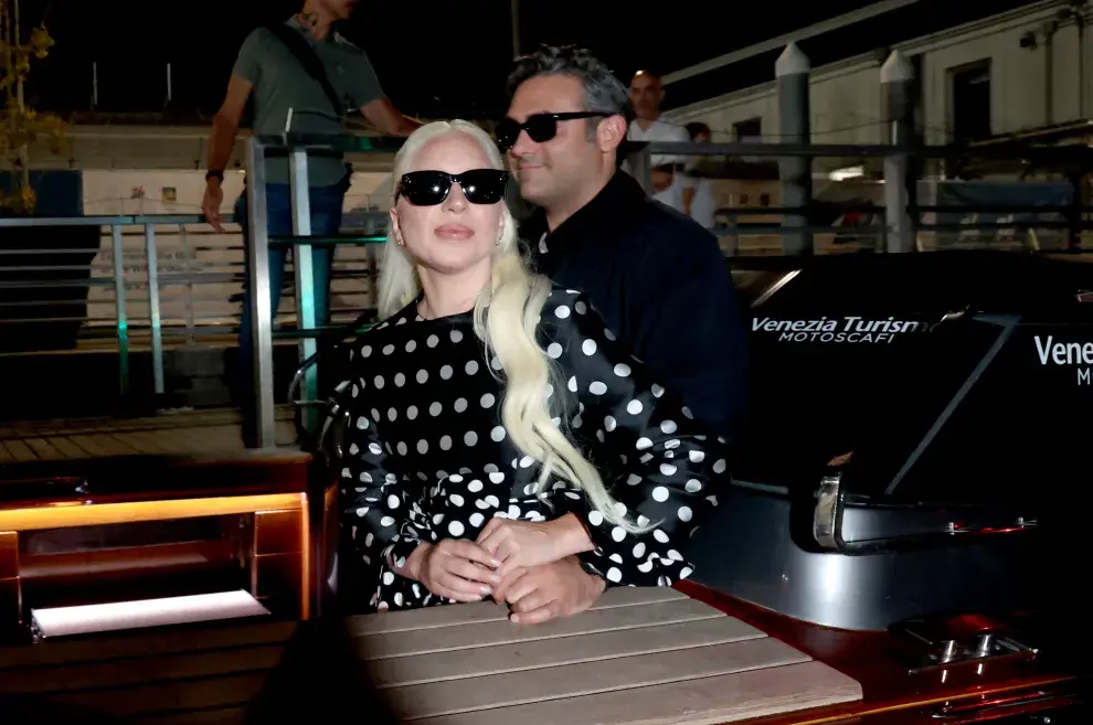 Foto de Lady Gaga junto a su prometido Michael Polansky.