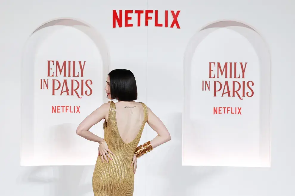 Lily Collins en la premiere en Roma de Emily in Paris.