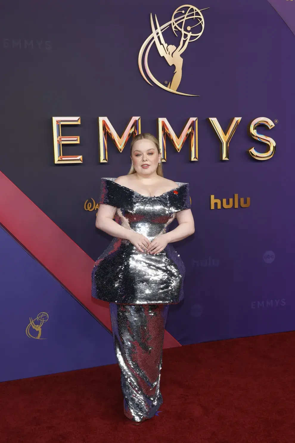  Nicola Coughlan en la alfombra roja de los Premios Emmy 2024.