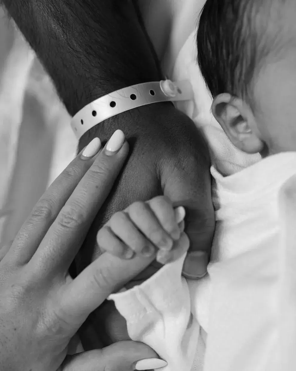 La primera foto de Olivia, la hija de Kun Agüero y Sofía Calzetti.